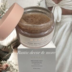 Monat Berry Refined Scrub
